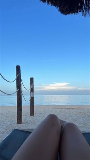 Marjav on Instagram: "Una escapada a la playa y se me reinicia la vida 🌊 @viajeslili"