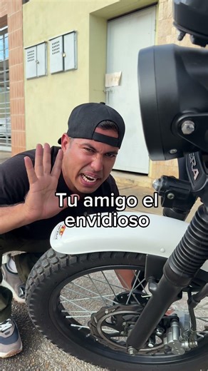 Mi amigo el envidioso cuando ve que me compro una moto nueva 😒