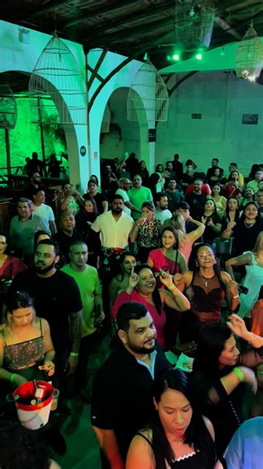 Casarão Beira Du Mar on Instagram: "NOSSO FORRO SEMPRE MUITO BEM FRQUENTADO 😍🔥 - LOTE ESPECIAL DE INGRESSOS PARA VOCÊ DANÇAR MUITO FORRÓ 🔥 É LIMITADO 🔥🔥🔥 - TIME COMPLETO PARA O MELHOR SHOW DE FORRÓ DAS ANTIGAS DO ANO - “ SEU MASTRUZ O ORIGINAL “ SÁBADO- DIA 27/09 - A PARTIR DAS 21H 🔥🔥🔥 🔥 FORRÓ CONCEITO” apresenta: 4ª EDIÇÃO NA @beiradumar 🔥❤️ Pela 1ª vez na Beira Du Mar, convocamos a Banda @seumastruzoficial @seumastruz, O ORIGINAL DO SEU MASTRUZ cantando somente os CLÁSSICOS DAS ANTI