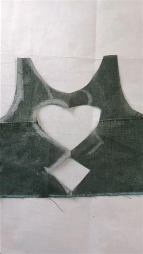 Beautiful blause design cutting #shorts 😱#nightdresscuttingandstitching #youtubeshorts #viralvideos