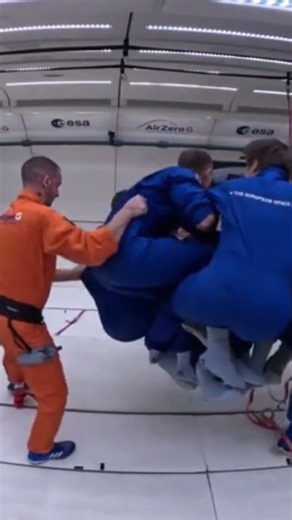 🚀 Zero Gravity Training: How Astronauts Float Like in Space!