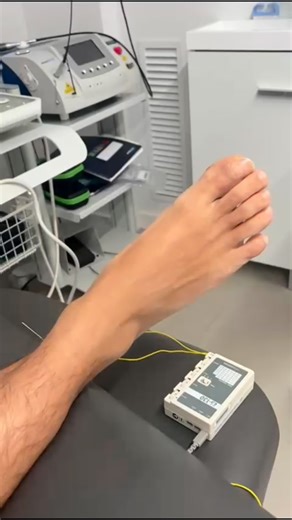 Podología Avanzada Dr. Ezquerro on Instagram: "La podología está en continua evolución y en Podología Ezquerro lo sabemos, por eso dedicamos tiempo y esfuerzo en formación y nuevas metodologías de tratamiento. Nos gusta lo que hacemos, nos apasiona nuestro trabajo, y llegamos cada mañana con una gran sonrisa, sabiendo que nuestros pacientes confían en nosotros y que vamos hacer lo posible por solucionar su problema. Es nuestra forma de trabajar, es nuestra forma de entender la podología. #podolo