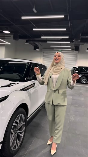 ١٧٥,٠٠٠ درهم ✨ رينج روفر إيفوك | موديل 2025 فخامة عصرية تجمع بين الأداء القوي والتصميم الأنيق، سيارة تعكس ذوقك الراقي وتناسب أسلوب حياتك داخل المدينة وخارجها. ✔️ حالة ممتازة ✔️ تصميم رياضي أنيق ✔️ داخلية فاخرة بتقنيات ذكية ✔️ قيادة ناعمة وثبات عالي امتلك الفخامة بمعناها الحقيقي مع رينج روفر إيفوك. متوفرة الآن لدى القاسم موتورز 🚙💎 📍 الشارقة – شارع الوحدة الرئيسي 📞 اتصال / واتساب: ‎ 971 54 388 8889 #رينج_روفر #إيفوك #سيارات_فاخرة #القاسم_موتورز #سيارات_الشارقة سيارات_الإمارات SUV فخامة | Al Qa