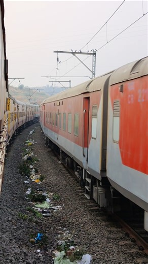 20103 Mumbai Ltt Bhatni jn Azamgarh Superfast Express Crossing #shorts #viralshorts #train #ytshorts