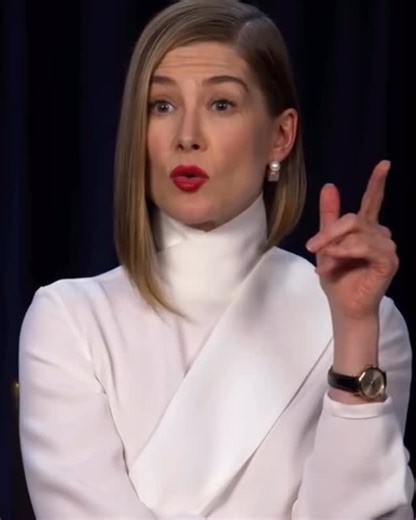 nvostokoff on Instagram: "🎧I totally agree - queer and gay sounds much, much better. Who even invented that terrible word? Ah, the Greeks. Ok. Whatever. My biology teacher always said that all humans are bisexual by design. So be it. @mspike Your queer fanbase sends you a big, big hug🤗❤️ #rosamundpike #nowyouseeme #saltburn #thewheeloftime #icarealot #queerqueen #gaypanic"