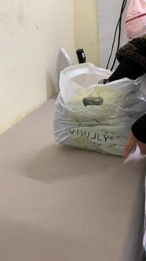 Công đoạn tái chế đồ cũ thành chân váy cho chị khách Hải Dương . #TiệmĐìnhTuyết #tiệmđìnhtuyết #taiche #handmade #chanvayxinh #thơitrang #mẹovặt #vongdoimoi #eco #taichequanjeans | Tiệm Đinh Tuyết