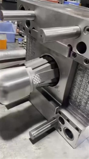 CMM inspection plays a key role in controlling dimensional stability across batches. It’s not only about one good part, but about repeatable quality. #MoldComponents #TelescopicCore #InjectionMold #CNCmachining #PrecisionMachining
