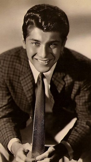 Persian Lyrics on Instagram: "Growing up with him was easy Time just flew on by The years began to fly He aged and so did I @paulankaofficial Paul Anka - Papa #paulanka #papa #lifeisbeautiful #Lyrics #persianlyrics"