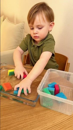 💧👐 Sensory Water Play! Sponge Activity for Toddlers #shorts #diy