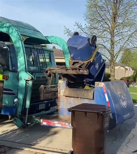 Yardwaste Truck