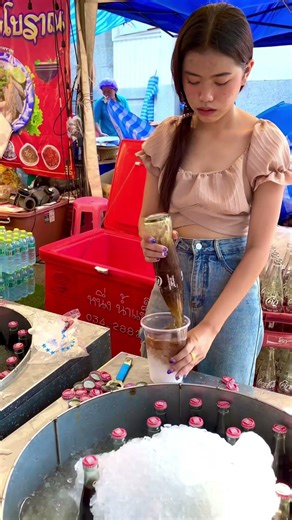 Ice Cold Coca-Cola Shaking Skills – Thai Street Food