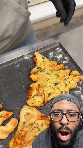 Micah Stewart | CHRISTMAS TREE PIZZA 🍕🎄😍😮‍💨 Recipe: @chefclub_network . . . . Follow my new account @micah_reacts for more reactions like this . . . .... | Instagram