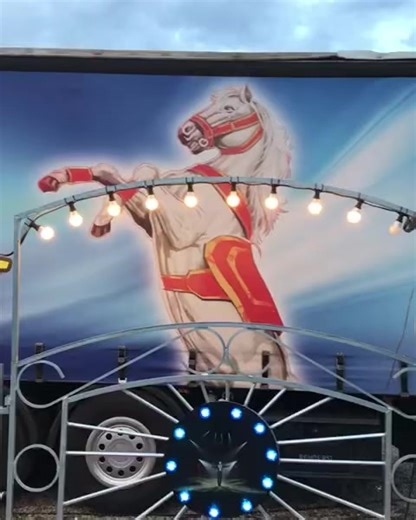 14K views · 281 reactions | Circus Alfons William in Maisach. #circusalfonswilliam #circus #lkw #meinecircuswelt #fassade #zelt #mastenwagen #circo #traktor #zirkuswagen #transporter #truck #cirque #zirkus #chapiteau #zirkuszelt #auflieger #maisach #lastkraftwagen #zugmaschine | Meine Circus Welt | Facebook