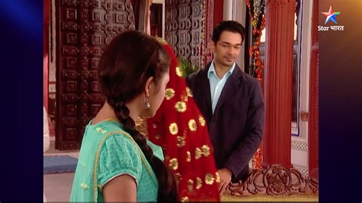 Geet ki kahani, jo apne sapnon ko jeene ke liye samaaj ke bandhan todne ki himmat karti hai. Dekhiye yeh kahani #GeetHuiSabseParayi Geet Hui Sabse Parayi | Episode 9 | Part 3 | STAR Bharat