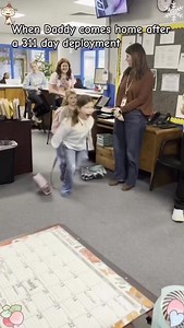 The Moment the Soldier Finally Comes Home... Family' s Emotional Reaction#Soldierlomecoming #Militarykeunion #familySurprise #TearfulReunion #HeartwarmingMoment #soldiercominghome #surprise #usa🇺🇲 #military | Soldier Cominghome Usa 1