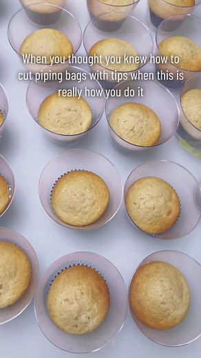 Proper Way to Cut Piping Bags for Cake Decorating