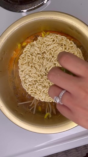 Delicious Spicy Seafood Ramen with Kimbap Recipe