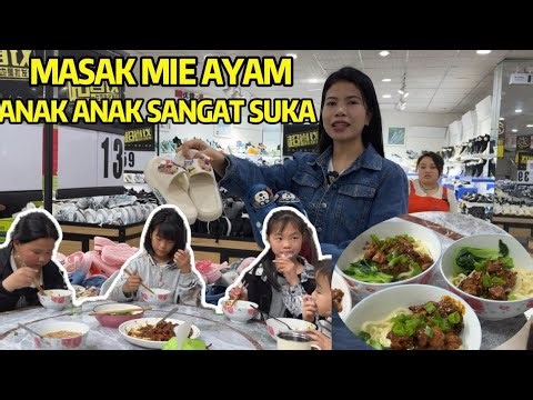 MASAK MIE AYAM INDONESIA BUAT ANAK ANAK MAKAN, CUACA SUDAH HANGAT PERGI BELI SANDAL DALAM RUMAH