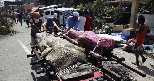 Typhoon Haiyan aftermath: 10,000 feared dead in Philippines