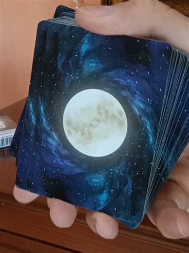 perfect faro shuffle. #cards #magictricks #sleightofhand #shuffletutorial #shuffle