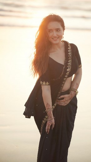 PRASHANT JADHAV 🇮🇳 on Instagram: "Blushing in Black 🖤 . @pixelpassionfotography @varsha_rekhate_ 🌼 @pixellence_art . #explore #exploremore #explorepage #saree #sareelove #sareeindia #explorar #sareelover"