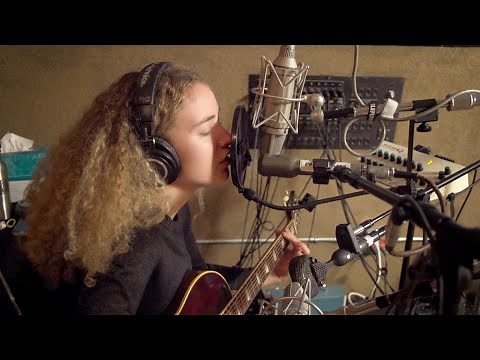 Tal Wilkenfeld - "Love Remains" Live in the studio with ‪@officialblakemills5750‬ & Jeremy Stacey
