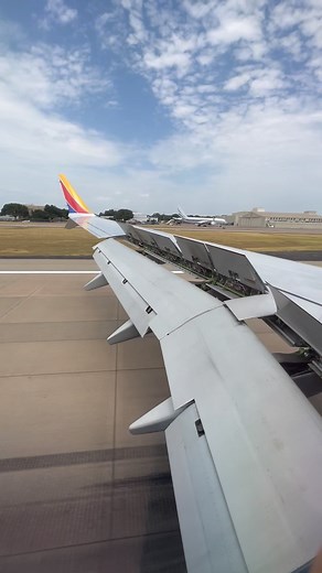 Landing at Dallas Love Field. Anybody else see Mark Cuban’s 757? | Uretsky Aviation