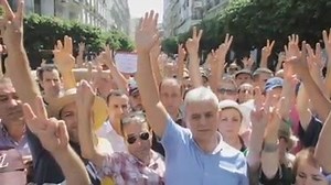 🔴Vidéo/Concert du rappeur Soolking ⏩Les leaders rassembelement culturel démocratique" RCD" ont observé hier une minute de silence pour les victimes et les blessés de la bousculade mortelle survenue aux entrées d'un stade de 20 Août. | Algérie Part