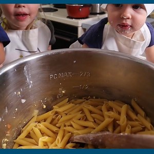 655K views · 30K reactions | Little chefs make delicious pasta in the instant pot‍‍‍ Recipe adapted from Rainbow Plant Life:https://www.rainbowplantlife.com/blog/instant-pot-vegan-bolognese?fbclid=IwAR0U71eLdCOlYnwKYfLmGAFaziX7UWlsxE5Zo7u-UK9QdwBEz817_4FwpZ0 | CookingwithSammy | Facebook