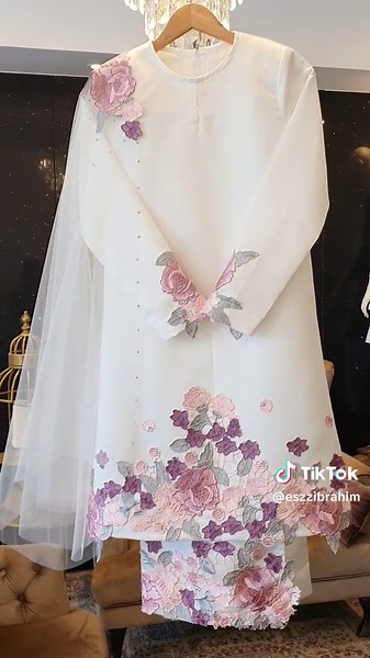 Bunga-bunga Cinta: Persembahan Ezz Ibrahim