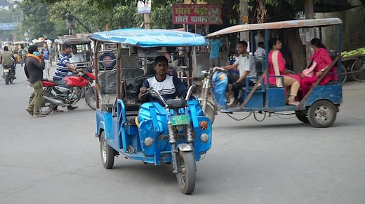 India's electric vehicle revolution is built on the rickshaw | CBC News