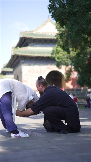 21K views · 441 reactions | Open the waist and knowing how to move from this point is very important. There is a phrase in Chinese that basically means that if you maintain a healthy waist you will prolong your life comfortably into old age. #wudang #wushu #training #practice #dailypractice #flexibility #stretch | Wudang Way | Facebook