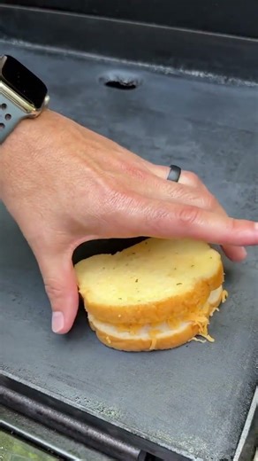 #SHORTS Texas Toast Grilled Cheese Dogs | Charbroil Grills