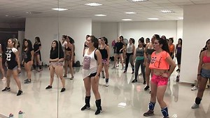 #HOOPSSTUDIO casita llena 😍🍑🌡 @gerihoopstwerkclass #scoobydoopapa @djkassny | Hoops Studio