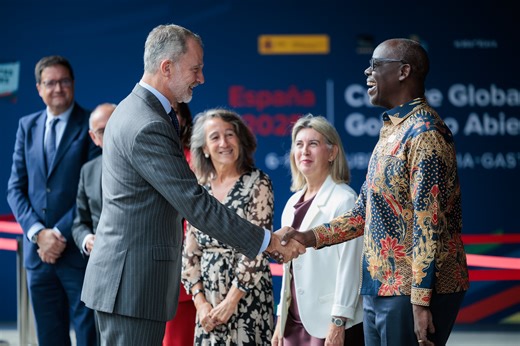 🌍 A defining moment for democracy — and for open government. That’s how Aidan Eyakuze, OGP's CEO opened the 2025 OGP Global Summit in Vitoria-Gasteiz. From October 6–10, 2,000 participants from 70 countries gathered in Vitoria-Gasteiz, Spain to share ideas, collaborate, and explore how open government can rebuild trust and strengthen democracy. The Summit focused on three pillars for advancing open government: 1️⃣ People – placing citizens, rights, and civic space at the center of decision-maki