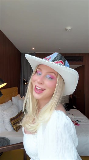 Taylor Swift All Eras Outfit Lookbook in Berlin