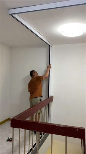 Foldable door for staircase entrance, easy installation in 10 minutes