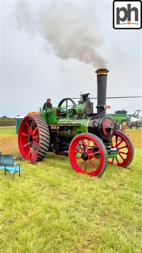It’s always great to see the old threshers and balers in action with the traction engine | Pro Horizon Farming Content