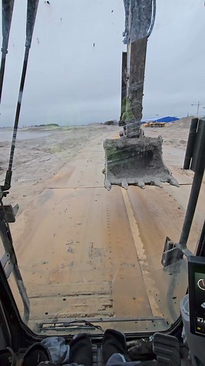 Znowu bez gałek 😱😱😱 #swiatoperatora #truck #excavator #koparka #bagger #heavyequipment #digger #dirt #sand #case #polishboy #travel #machine #earthmoving #telehandler #forklift #wheelloader #dozer #praca #spycharka #crane #car #polskichlopak #transport #ładowarka #Cat | Świat Operatora