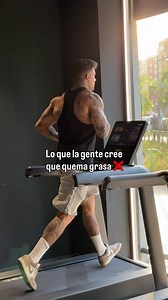 Si tu objetivo es quemar grasa deja de correr 👉🏼¿Ves la diferencia entre caminar con inclinación vs NO hacerlo!? ¿Como lo hacías hasta ahora tu? Compártelo 🫡 👉🏼Comenta cuál es tu objetivo y qué ejercicio cardiovascular haces‼️ Si tu objetivo es mejorar tu resistencia, correr o el HIIT son ideales. Pero si lo que buscas es quemar grasa de manera eficiente, caminar en cinta con inclinación al 10 y velocidad de 5.5 es imbatible. Lo importante es elegir lo que mejor se adapte a tus metas. | Bor