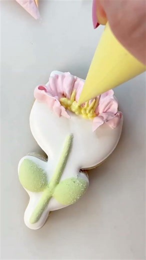Top 3 Tips for Creating Royal Icing Floral Petals