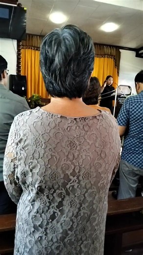 Song leader Sis Thresh Perez | Domingo Santiago Ligaya | Facebook