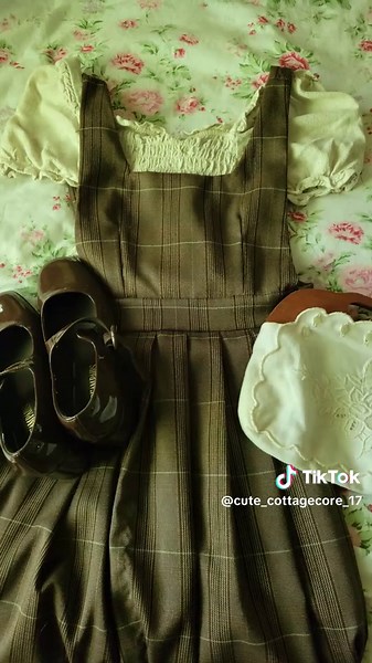 Styling Plaid Pinafore Dresses for Cottagecore Academia Outfits