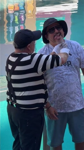His silence has opinions 😂 Tom the Mime Seaworld #comedy #funny #seaworldmime #tomthemime