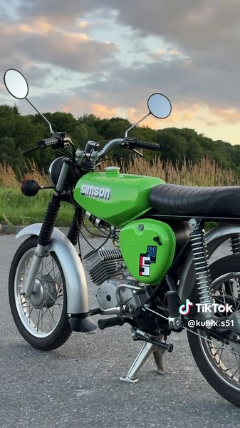 Simson S51: A Retro 1989 Moped Experience