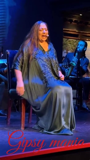 MONTSE CORTES, OLE SU ARTE...!!! #montsecortes #cantaora #flamenco #spain #gipsymania | Gipsy mania flamenco pagina