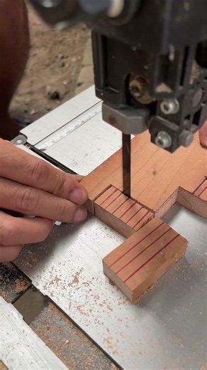 skill of using a bandsaw machine #woodworking #woodscraft #wooddesigner #diy #carpentry