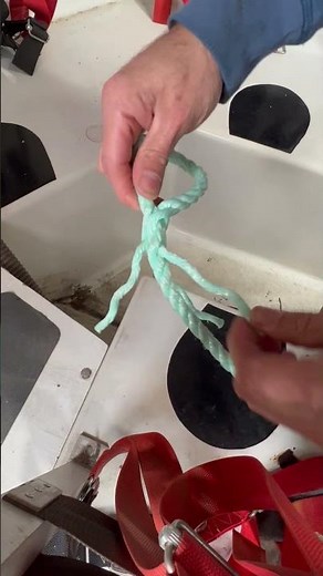 Making an Eye Splice in 3 Strand Line. NOT A TUTORIAL