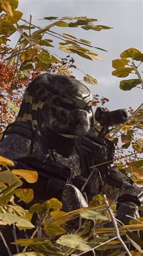 7th Sleeper on Instagram: "HIDING in a TREE as the PREDATOR in Warzone 🌲 #warzone #cod #predator #funny #gaming"