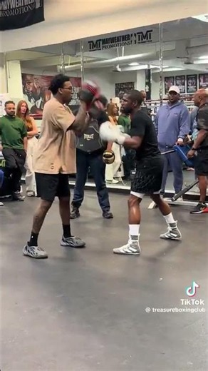 Floyd Mayweather Jr Training at 49 years of age #boxing #maypac2 #mayweatherpacquiao2